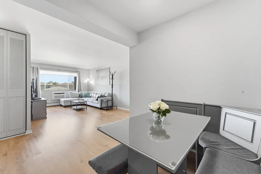 4623 North Chester Avenue Chicago IL 60656