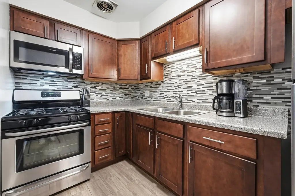 4623 North Chester Avenue Chicago IL 60656