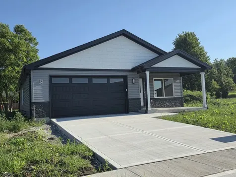 406 East Butler Avenue Grant Park IL 60940