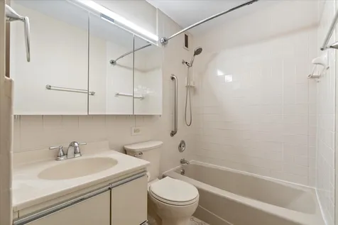 336 West Wellington Avenue Chicago IL 60657