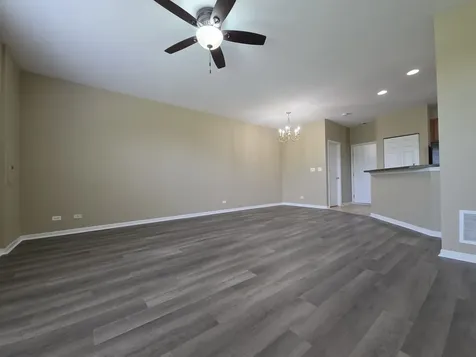 207 Springbrook Trail S Oswego IL 60543
