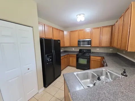 207 Springbrook Trail S Oswego IL 60543