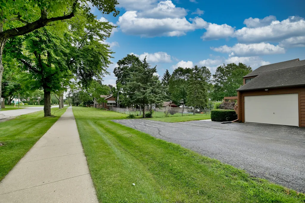 245 South Prospect Street Roselle IL 60172
