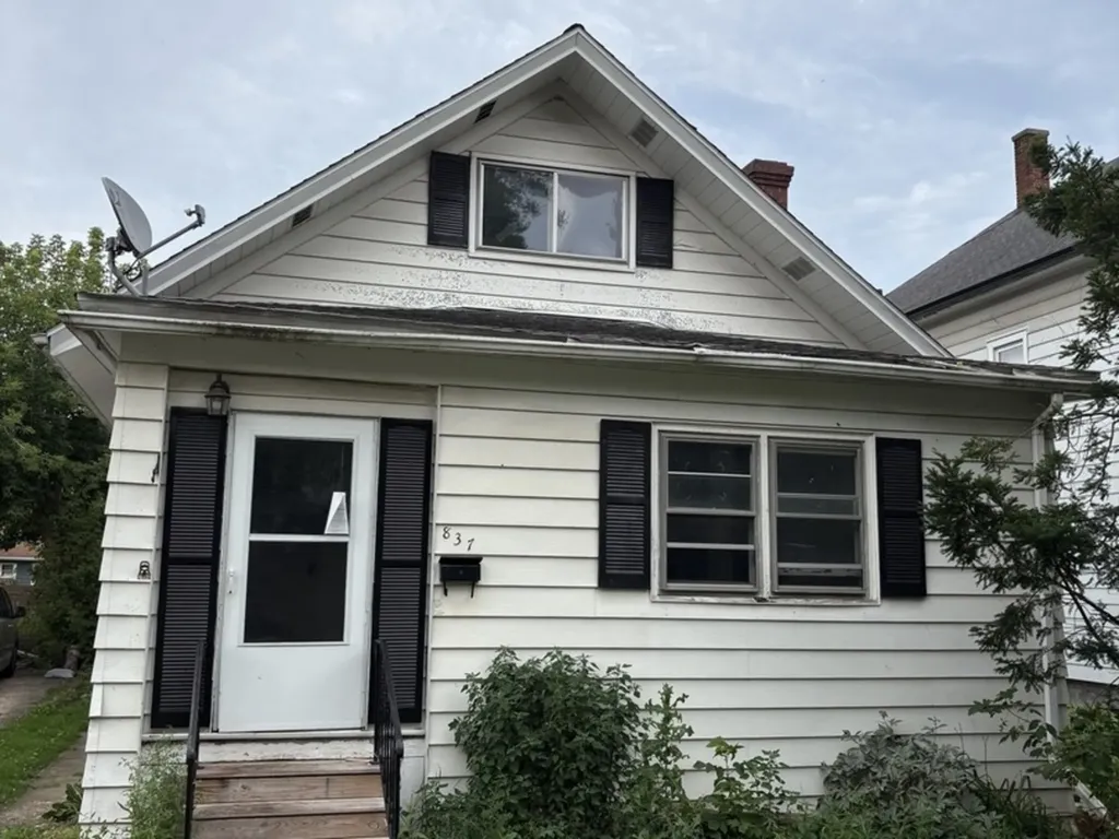 837 Hickory Street Waukegan IL 60085