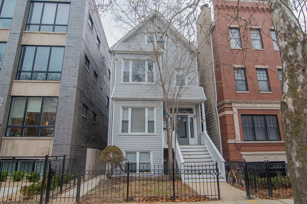 3744 North Clifton Avenue Chicago IL 60613