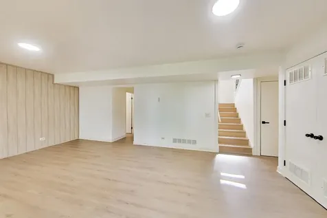 2 Oakmont Court Streamwood IL 60107