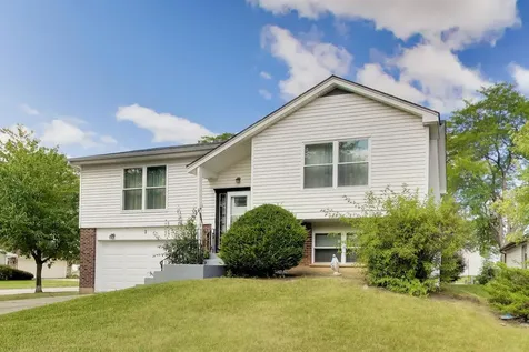 2 Oakmont Court Streamwood IL 60107
