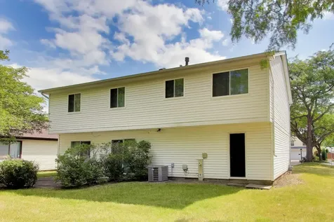 2 Oakmont Court Streamwood IL 60107