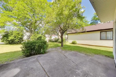 2 Oakmont Court Streamwood IL 60107