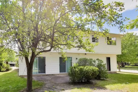 2 Oakmont Court Streamwood IL 60107