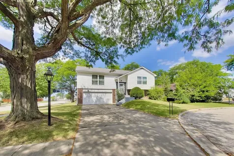 2 Oakmont Court Streamwood IL 60107
