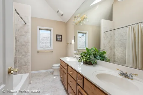 3571 Scottsdale Circle Naperville IL 60564