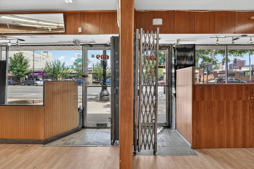 607 West Roosevelt Road Chicago IL 60607