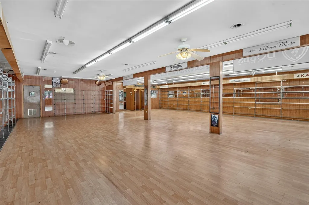 607 West Roosevelt Road Chicago IL 60607