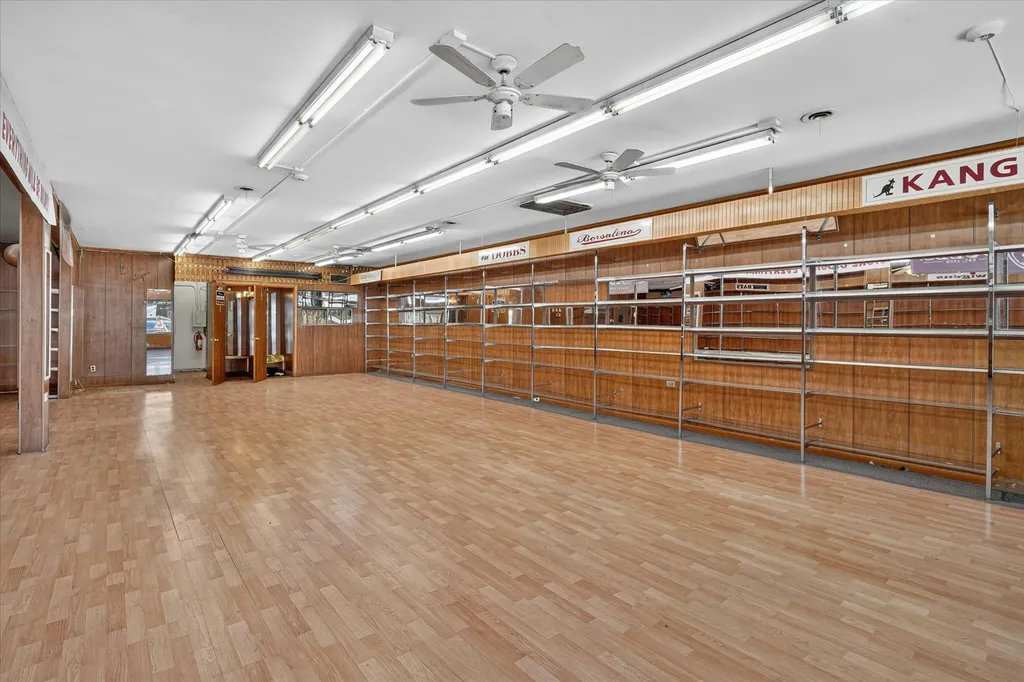 607 West Roosevelt Road Chicago IL 60607