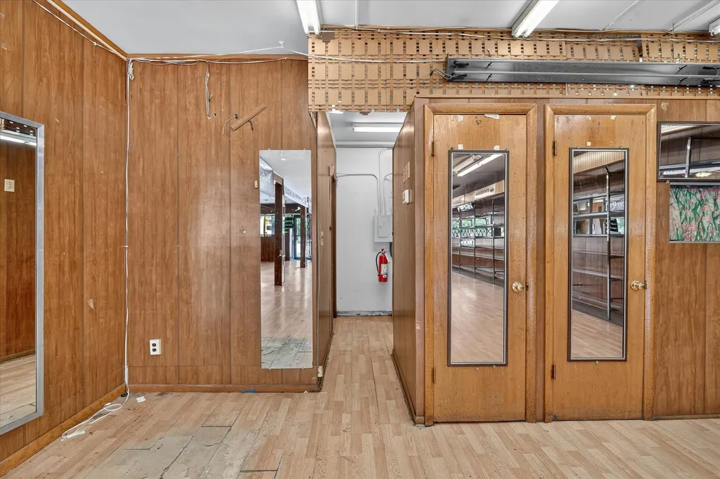 607 West Roosevelt Road Chicago IL 60607