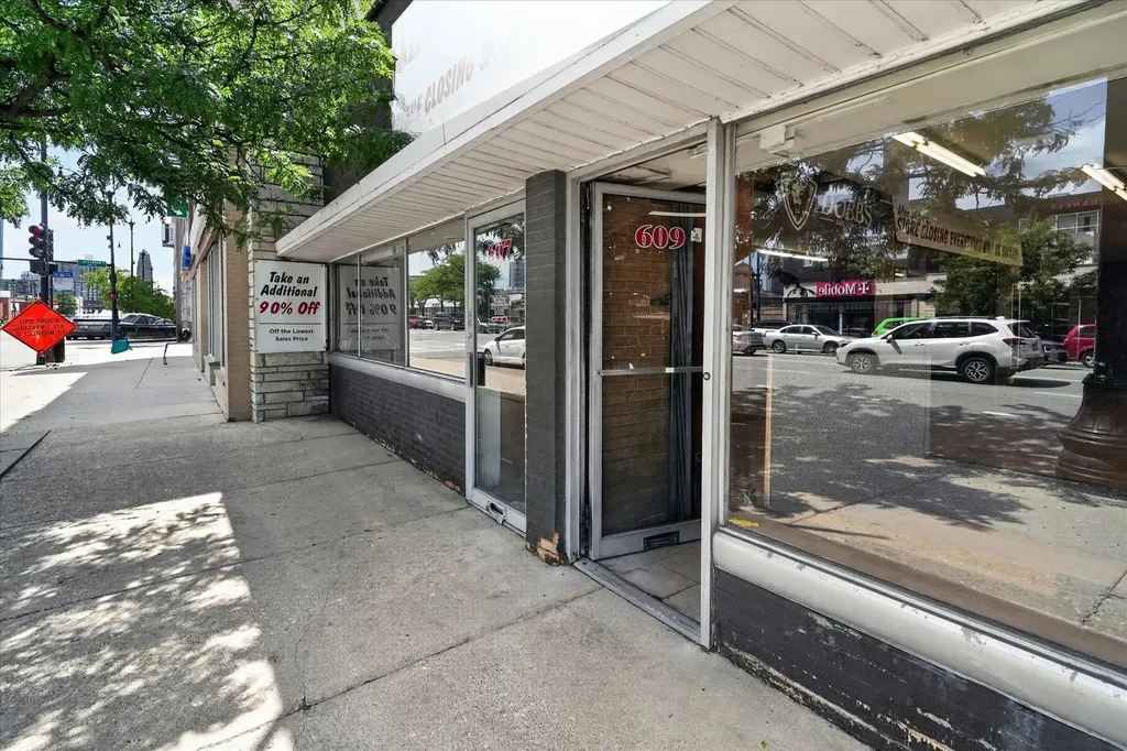 607 West Roosevelt Road Chicago IL 60607
