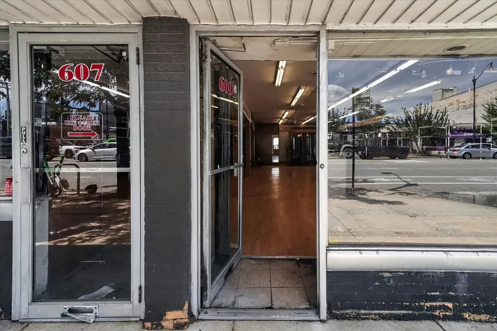 607 West Roosevelt Road Chicago IL 60607