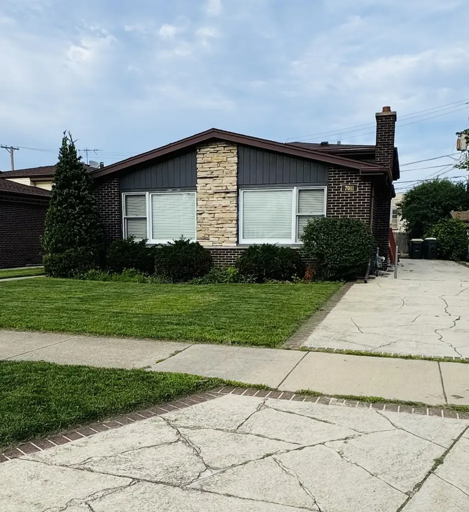 7011 North Hamlin Avenue Lincolnwood IL 60712