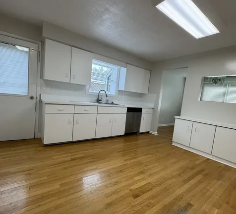 7011 North Hamlin Avenue Lincolnwood IL 60712
