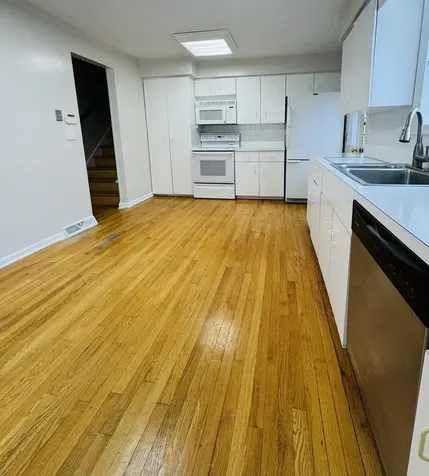 7011 North Hamlin Avenue Lincolnwood IL 60712