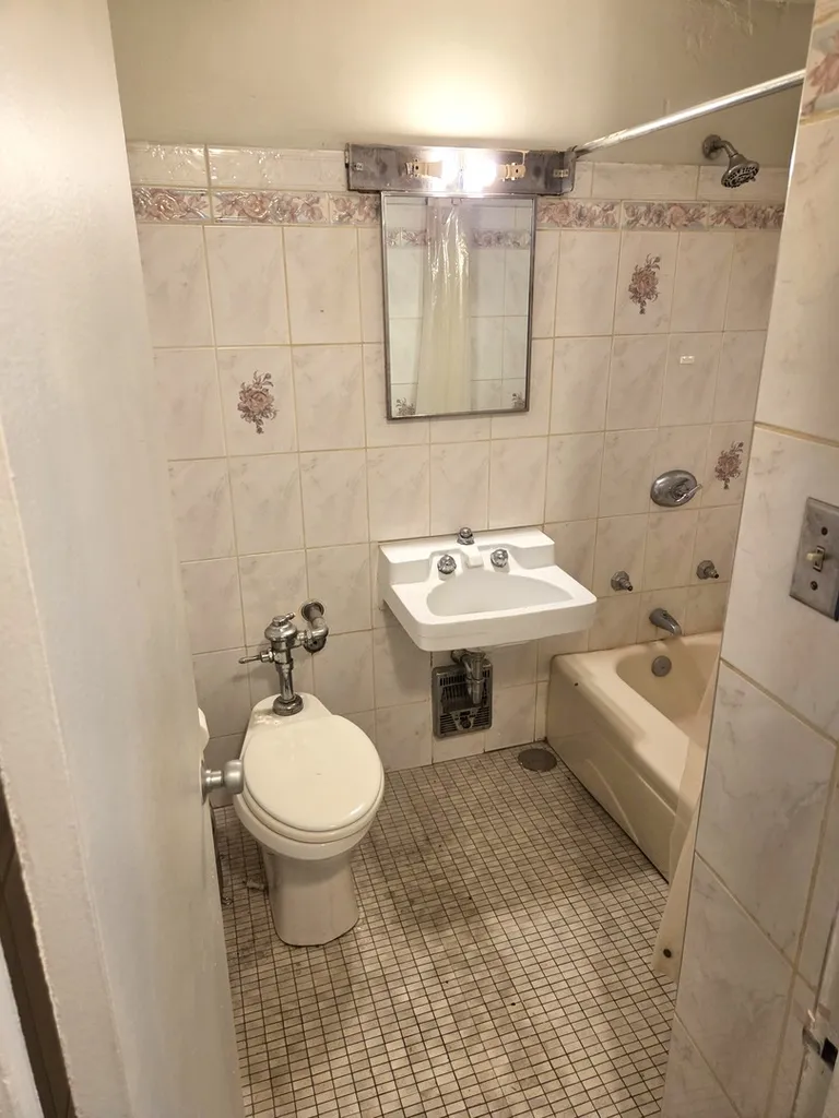 1450 East 55th Place Chicago IL 60637