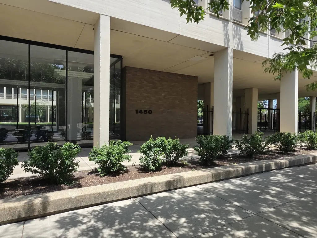 1450 East 55th Place Chicago IL 60637