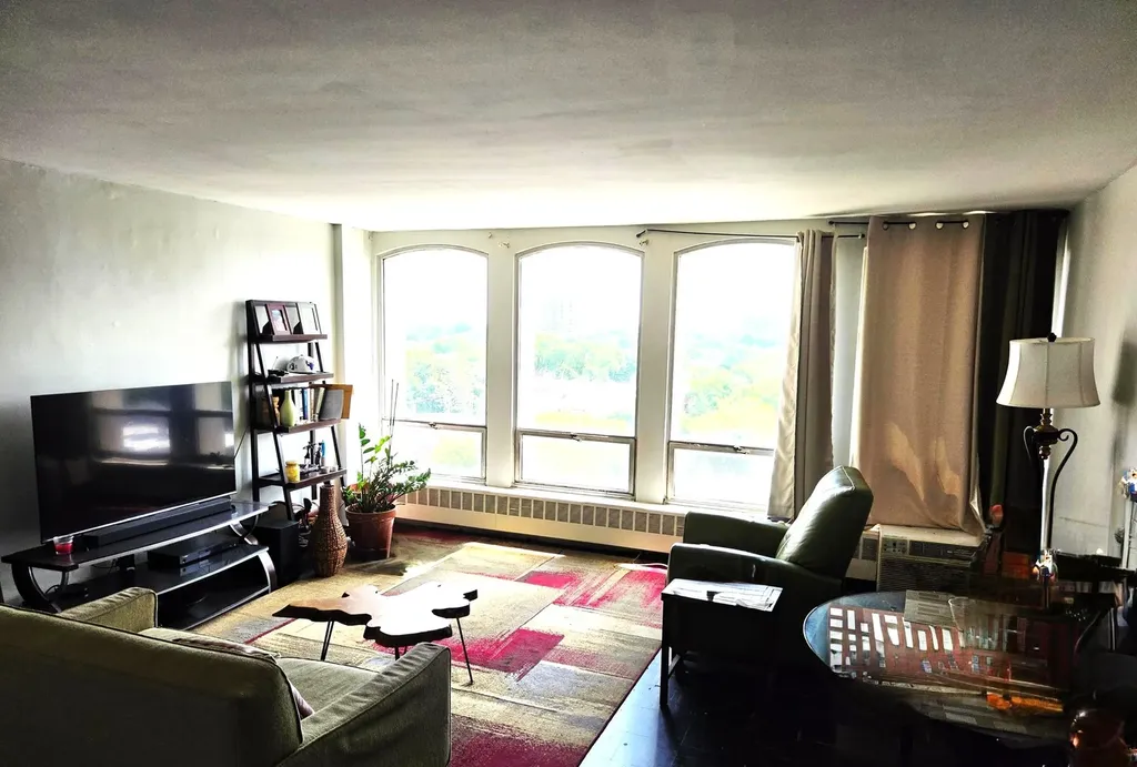 1450 East 55th Place Chicago IL 60637