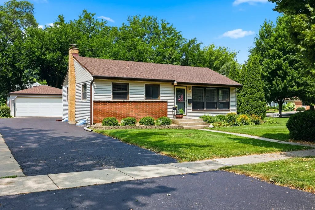 202 Bonnie Brae Avenue Itasca IL 60143