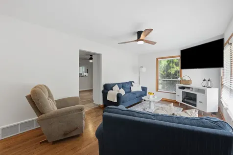 202 Bonnie Brae Avenue Itasca IL 60143