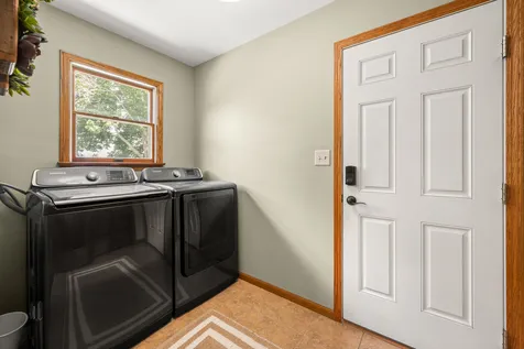 207 Barb Boulevard Dekalb IL 60115