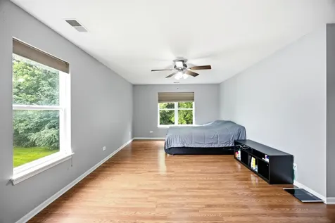 383 Woodview Circle Elgin IL 60120