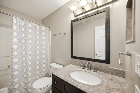 383 Woodview Circle Elgin IL 60120