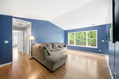 383 Woodview Circle Elgin IL 60120
