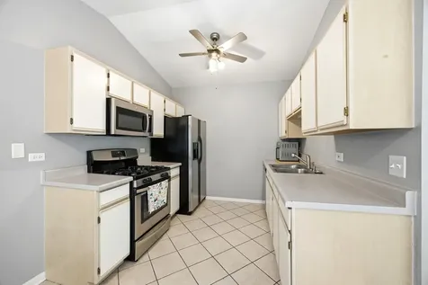 383 Woodview Circle Elgin IL 60120