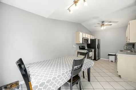 383 Woodview Circle Elgin IL 60120