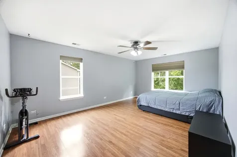 383 Woodview Circle Elgin IL 60120