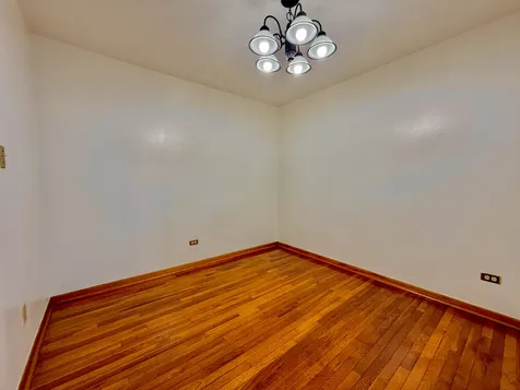 8896 David Place Des Plaines IL 60016