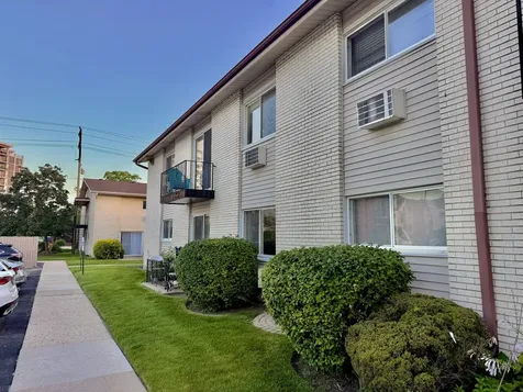8896 David Place Des Plaines IL 60016