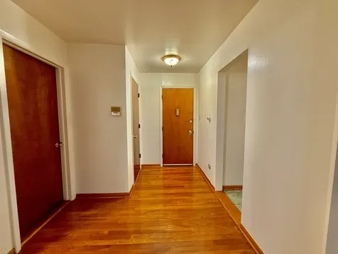8896 David Place Des Plaines IL 60016