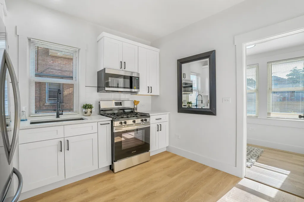 2724 North Mobile Avenue Chicago IL 60639