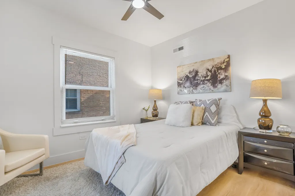 2724 North Mobile Avenue Chicago IL 60639