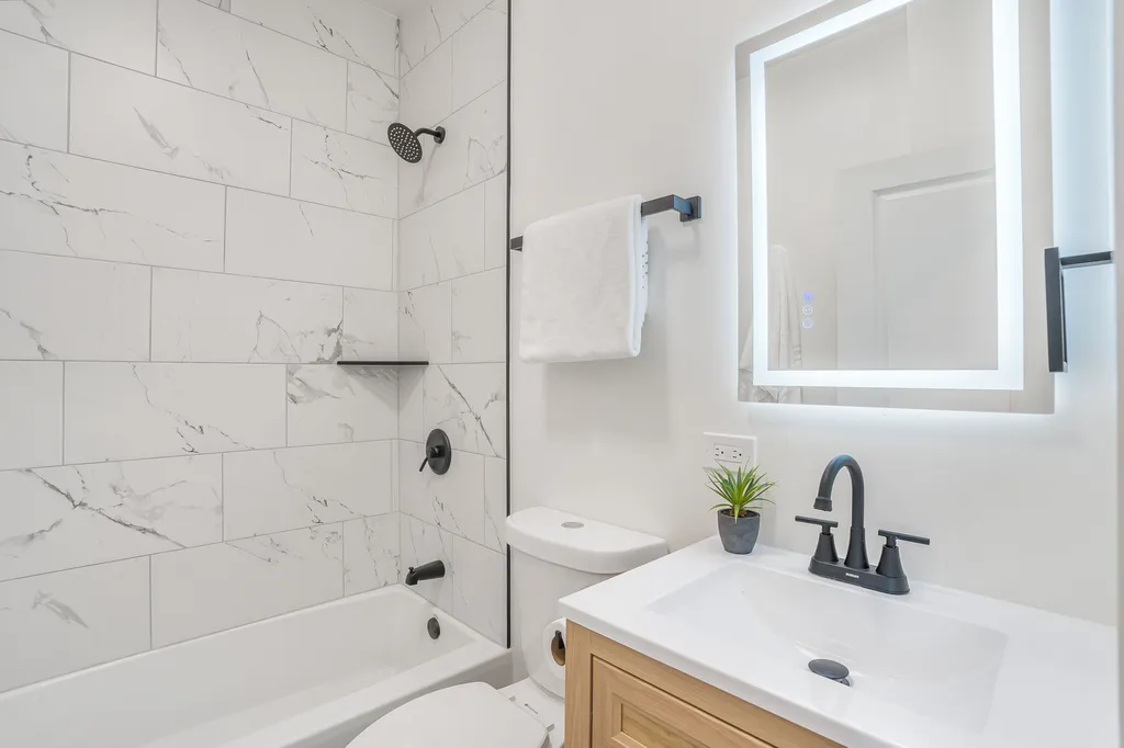 2724 North Mobile Avenue Chicago IL 60639