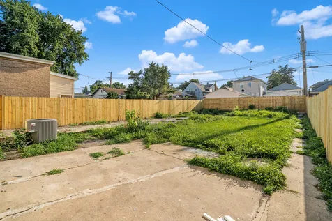 2724 North Mobile Avenue Chicago IL 60639