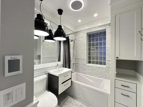 1406 West Cornelia Avenue Chicago IL 60657
