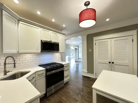 1406 West Cornelia Avenue Chicago IL 60657