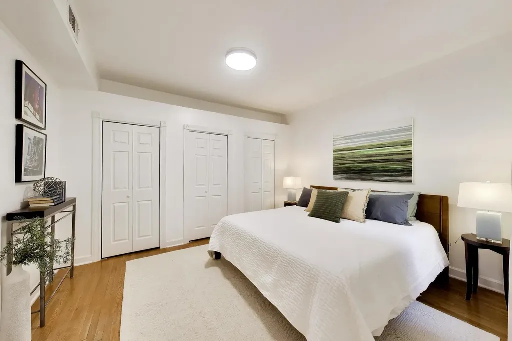 6160 North Winthrop Avenue Chicago IL 60660