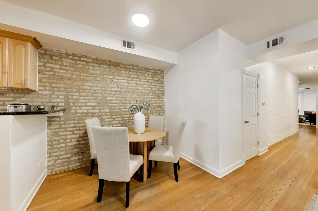 6160 North Winthrop Avenue Chicago IL 60660