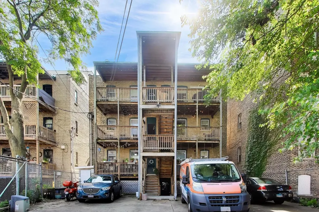 6160 North Winthrop Avenue Chicago IL 60660