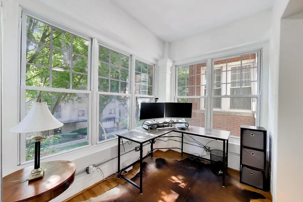 6160 North Winthrop Avenue Chicago IL 60660